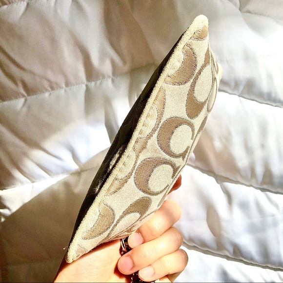 COACH⚡️Auth Signature Jacquard Poppy Wristlet - Picture 6 of 9